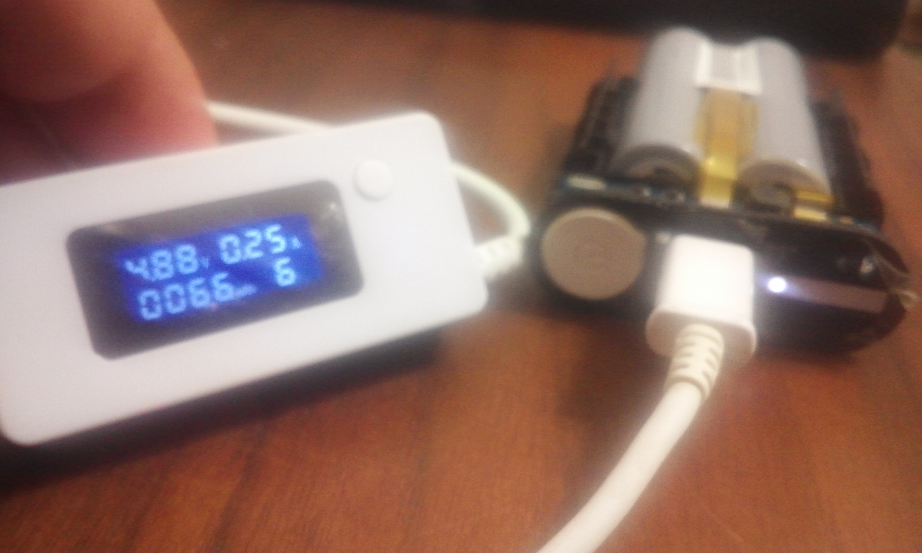 Как зарядить power. Как правильно заряжать power bank. с 21 не заряжается от повер бенд.