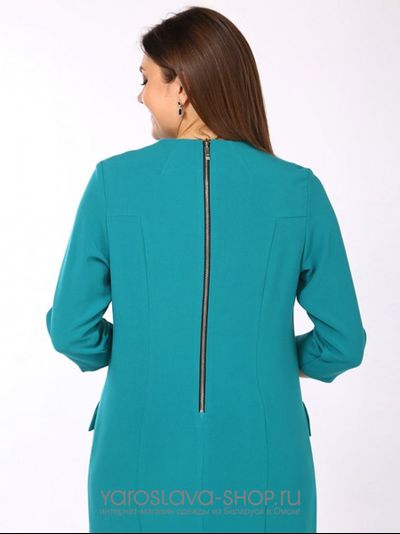 Стильное платье прямого силуэта синего цвета