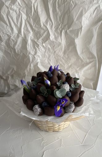 Букет клубники в шоколаде "Ирис"