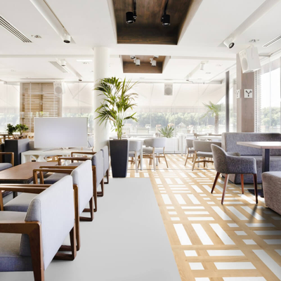 Биополы PURLINE Wineo 1500 wood XS Garden Oak PL005C в интерьере кафе