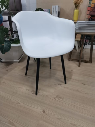 Полукресло Eames design белое