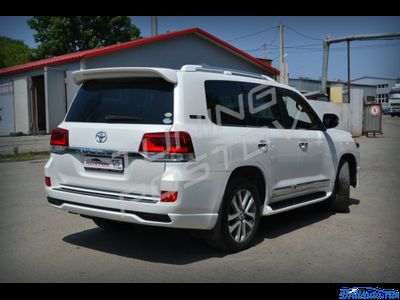 Комплект обвесов Executive Black &amp; White Toyota Land Cruiser 200 2016+