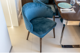 CASPIA ВИД ТКАНИ -Микровелюр
ПРОИЗВОДИТЕЛЬ -Китай
ПОЛЕЗНАЯ ШИРИНА: CASPIA /CASPIA PLAIN 142 см /140 см
СОСТАВ СЫРЬЯ 	-100% Полиэстер
ПЛОТНОСТЬ: CASPIA /CASPIA PLAIN 400 г/кв.м/550 г/кв.м
УСТОЙЧИВОСТЬ К ИСТИРАНИЮ (Мартиндейл) более 50 000 циклов