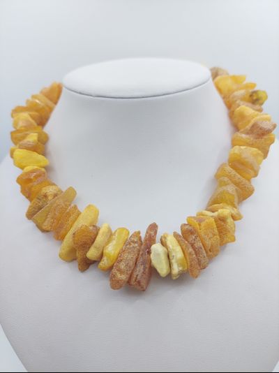 Лечебные бусы из крупного белого янтаря 10750