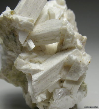 Ломонтит - сросток кристаллов. Испания. 37*31*25мм