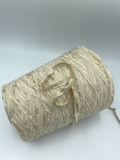 CARIAGGI art. VELVET 100% SE Шёлк   Nm.200 м в 100 г цв. 31686 золотисто-бежевый