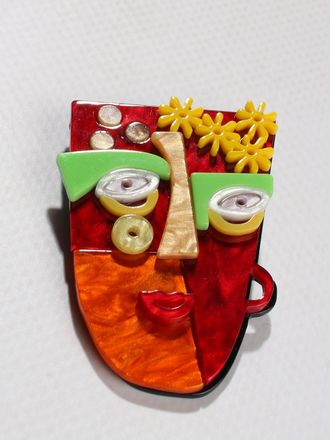 Брошь "Лицо абстракция" красная акрил