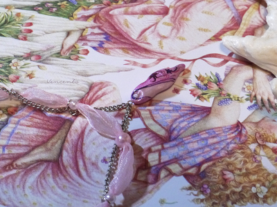 Короткое (под шейку) колье в стиле шебби-шик "Рассветная Жемчужина" с подвеской из холодного фарфора