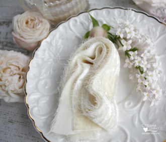 Бархатная лента Milk Icecream Velvet 2 см от производителя "Страна лент"