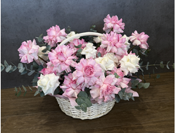 Корзина французских роз "Розовый рассвет"