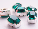 Овал 6х8 мм цвет Emeraldl #123, оправа Серебро