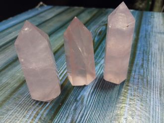 Кристалл из розового кварца. 5 см 400-450 , 650-690р    9 см - 980р
