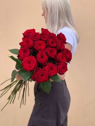 Букет красных роз Эквадор 19 шт