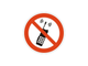 Знак безопасности P18 Запрещается пользоваться мобильным телефоном, плёнка, 200х200