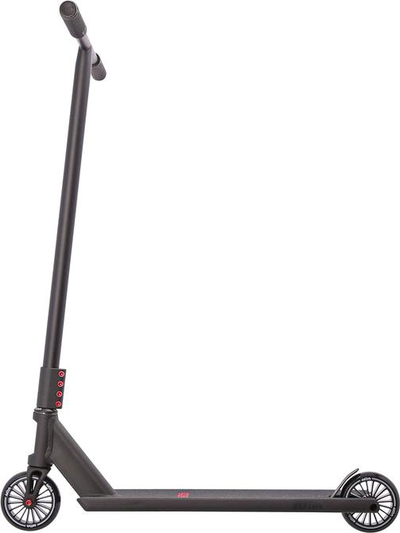 Черный самокат AZTEK Siren Complete с премиальными компонентами для стрит-катания.