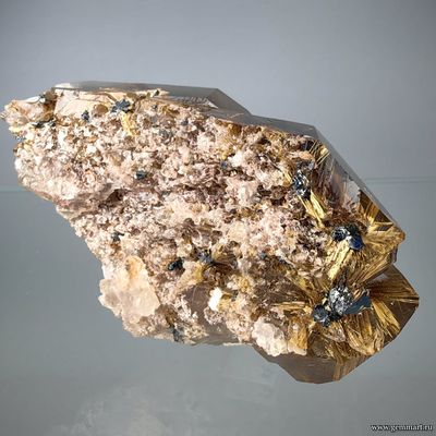 Рутил с гематитом (звезда) в кристаллах дымчатого кварца. Бразилия. 105*60*50мм. (ААА)