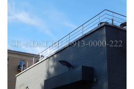 RICH HOUSE. Ул. Коммунистическая 34. Ограждения крыши из нержавеющей стали. Фото 2.