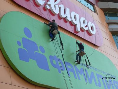 Монтаж рекламных конструкций