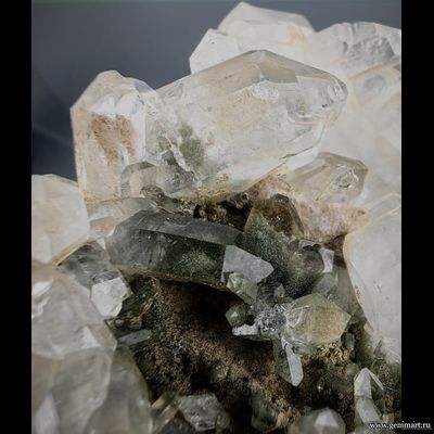 Горный хрусталь с включениями хлорита. Северная Осетия. 140*130*50мм