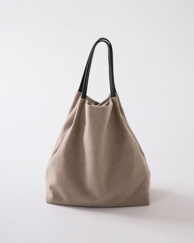 Шоппер из шерсти с коричневыми кожаными ручками