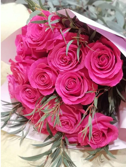15 роз с зеленью