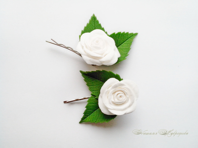 Набор невидимок "Белые розы с листьями"