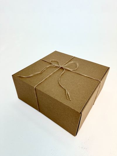 Огромная подарочная коробка GILEV 45х45х20см с наполнителем и декоративной веревкой