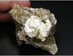 Мусковит, необработанный "дикий" образец, Бразилия (63*44*30 мм, 46 г) №36383