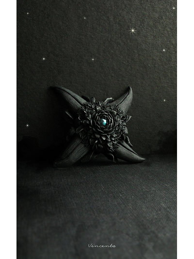 Готическая брошь "Цветок Ворона" по мотивам сериала "Рейвенсвуд"