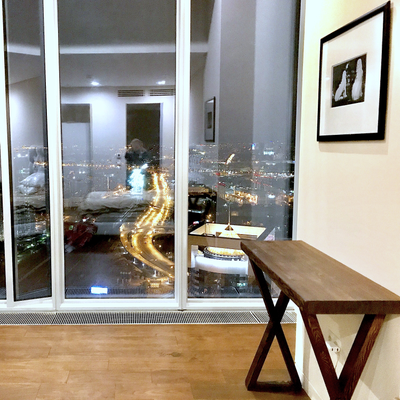 консоль из лиственницы на деревянных ножках