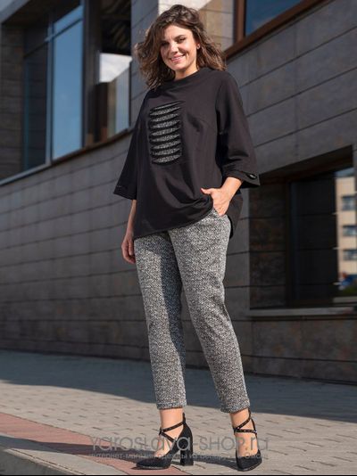 Модель: 1108. Комплект женский: черный джемпер с серой вставкой и серые брюки.