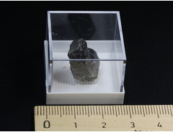 Иолит (Кордиерит), в пластиковом боксе, Индия №22085