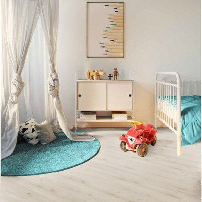 Декор ламината Wineo Дуб Рустик Белый LA174LV4 в интерьере детской комнаты