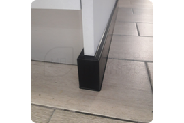 Немецкое качество: установка премиального плинтуса Dollken Cubu Flex Life 80 черного цвета - воплощение надежности и стиля.