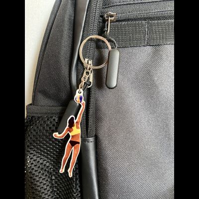 Брелок двусторонний «Пляжная нападающая»