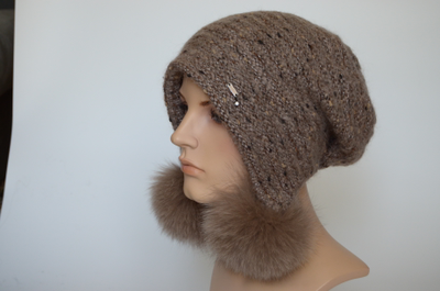 orekhovaya-zhenskaya-shapka-ushanka-s-pomponami-vizio-6924