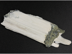 Брусит (Немалит), волокнистый брусит, змеевик, коллекционный образец, Россия, КЧР, Урупский район, м-ние. Белые осыпища (54*18*4 мм, 2,4 г) №29658