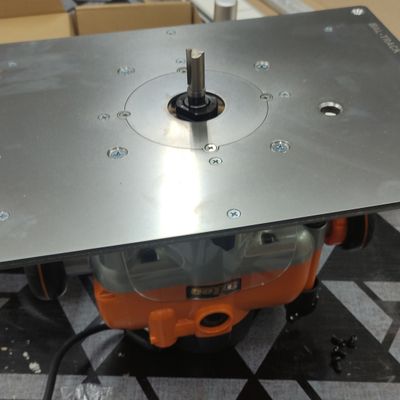 Пластина под TRITON TRA001 для установки фрезера в стол 350*250 мм.