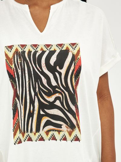 Белая футболка с принтом "зебра"
