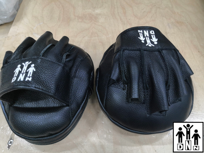 Лапы боксерские вогнутые натуральная кожа с открытыми пальцами