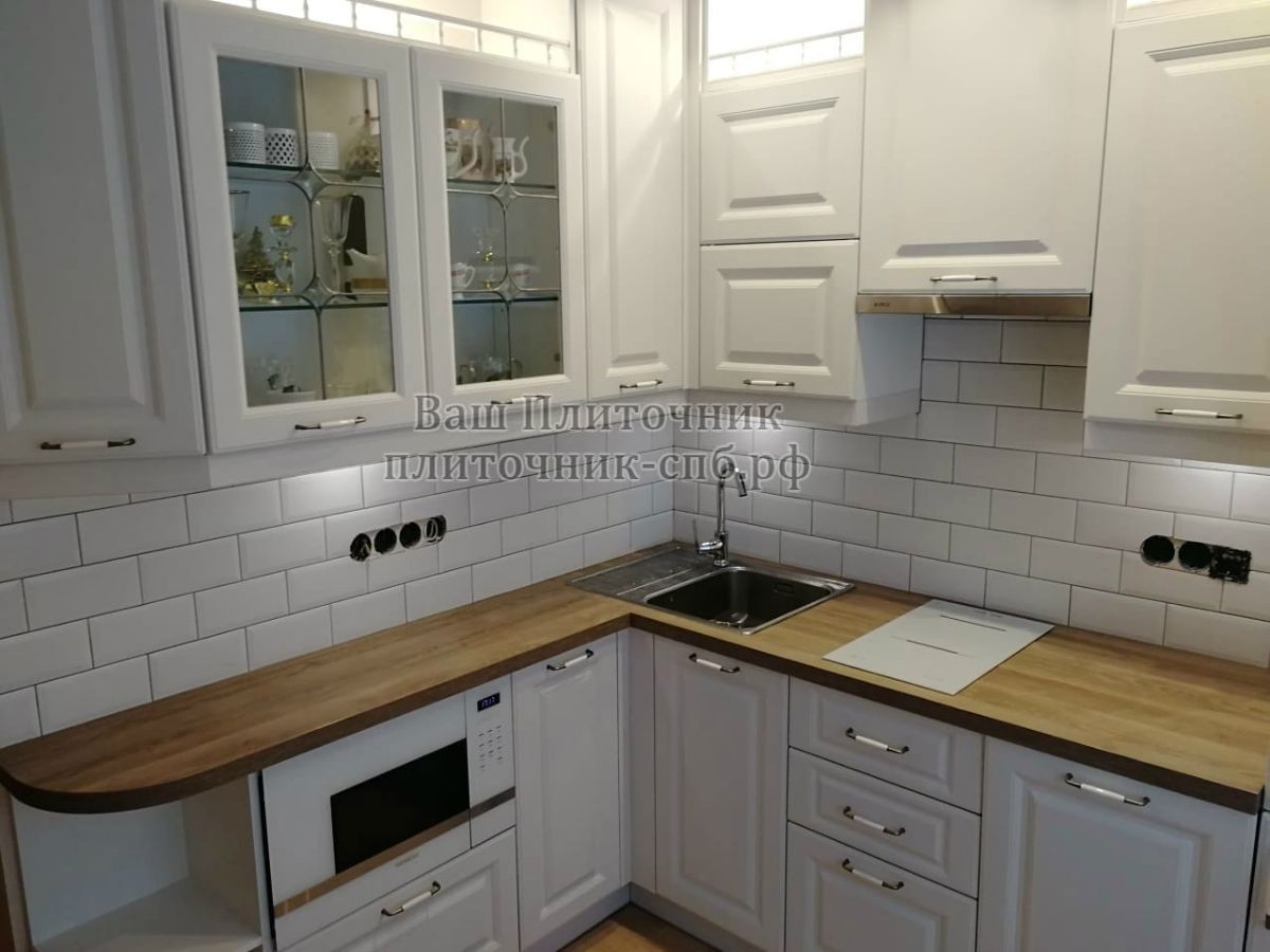 Укладка фартука из плитки кабанчик по классической раскладке