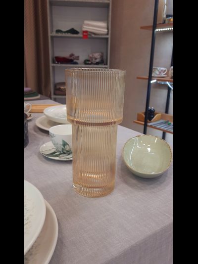 Ваза стеклянная, высота 25 см, диаметр 10 см