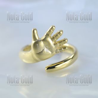 Кольцо с ручкой младенца из матового жёлтого золота 585 пробы без вставок