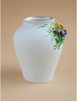 Вазочка с ирисами