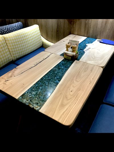 стол река из эпоксидной смолы для кафе