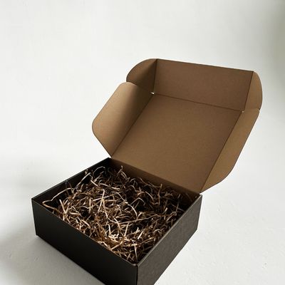 Подарочная коробка GILEV 27х25х10см черная с наполнителем и серебряной лентой