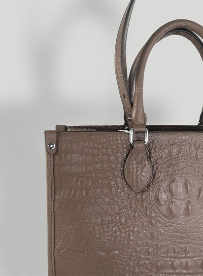 (АРТИКУЛ: 10134/1/5) СУМКА ЖЕНСКАЯ БОЛЬШАЯ, НАТУРАЛЬНАЯ КОЖА С ТИСНЕНИЕМ "КРОКОДИЛ", ТЕМНО-БЕЖЕВАЯ, РУЧКИ И РЕМЕНЬ ЧЕРЕЗ ПЛЕЧО