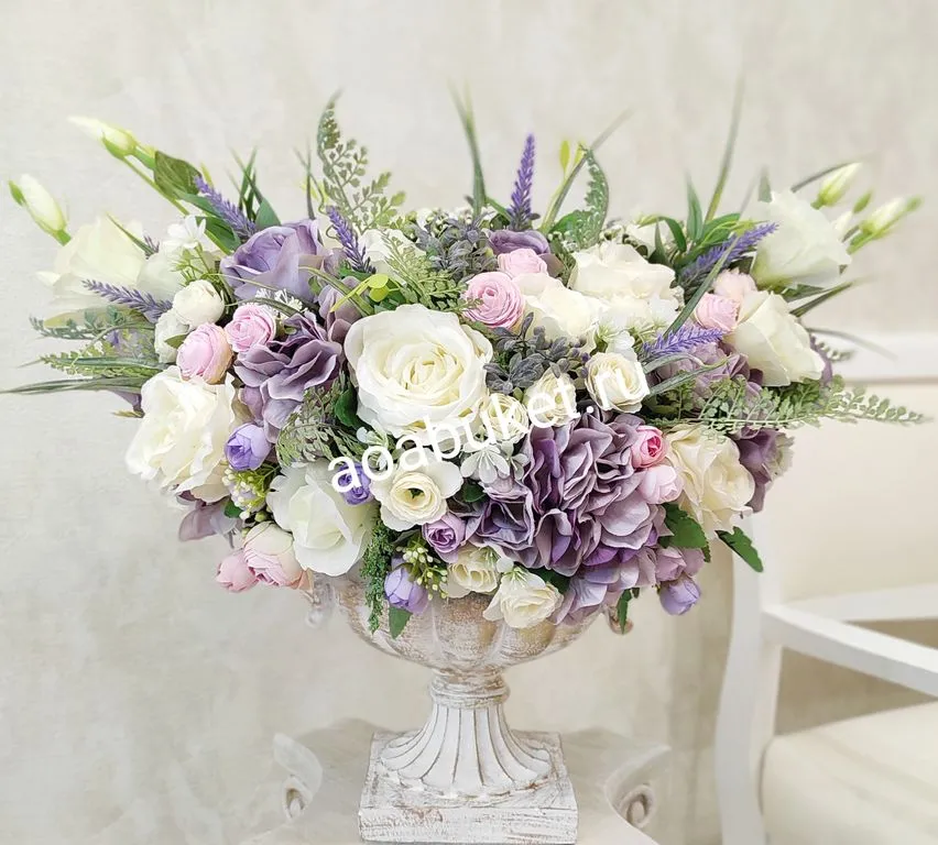 Цветочные аранжировки из искусственных цветов и растений 21