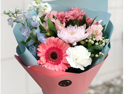 Букет с дельфиниумом "Цветочный коктейль"