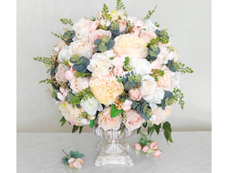 Композиция из искусственных цветов в красивой вазе - Нежное чувство - купить